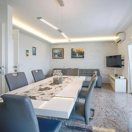 Mladen By Interhome Lägenhet Crikvenica